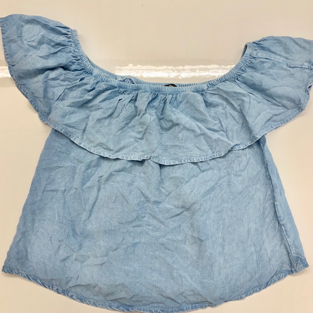 Bundle 2 for $10!! Off shoulder chambray top